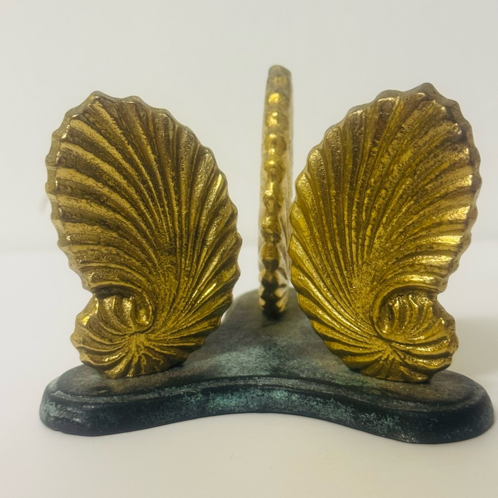 Vintage Gold Shell Napkin’s Holder
Made in Korea